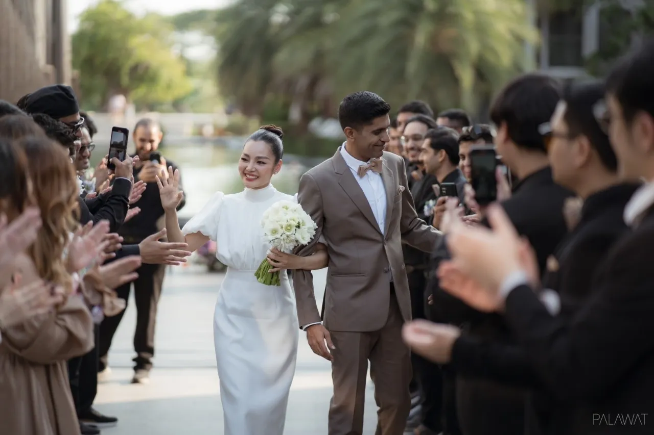 ริมสระว่ายน้ำ