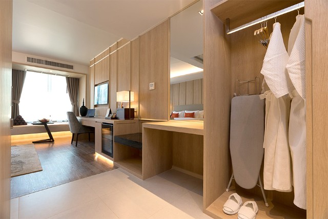 Grand Deluxe Canal View - Image 3