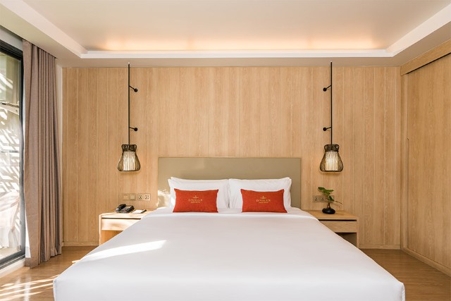 Grand Deluxe Pool View - Image 3